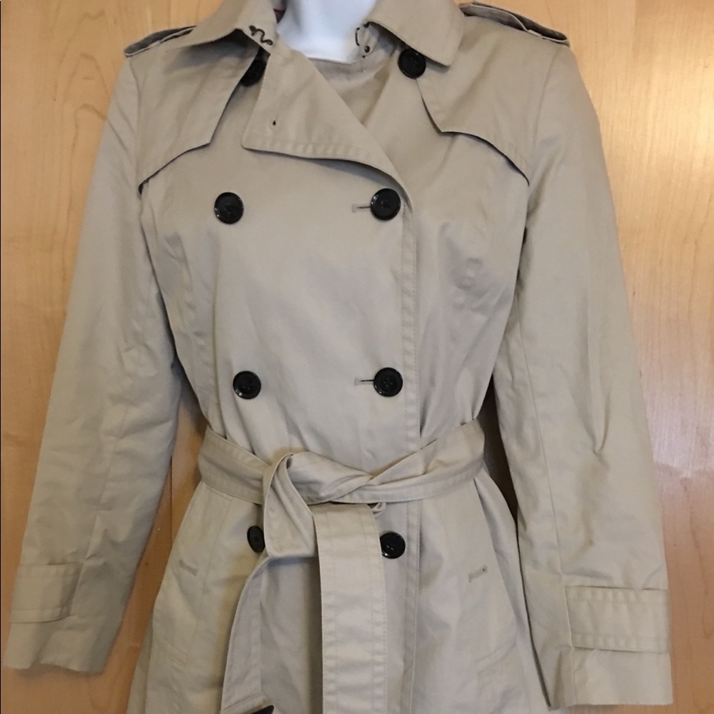 Banana Republic Trench Coat 🧥